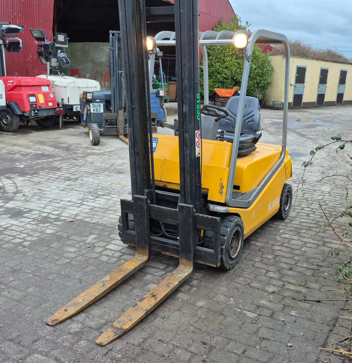 ELECTRIC FORKLIFT - Image 3