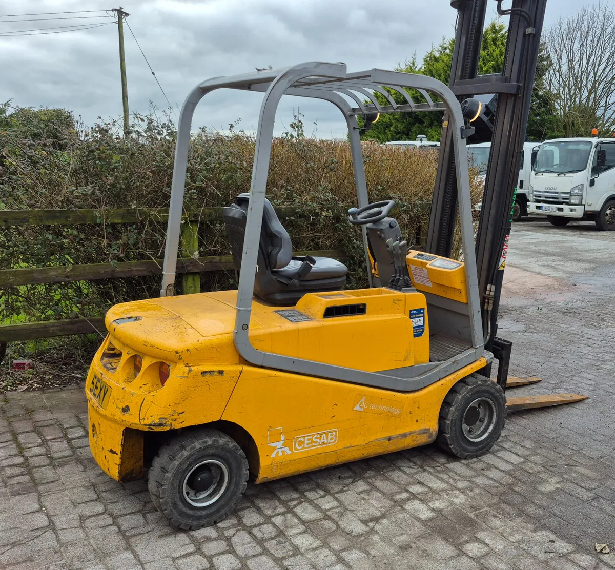 ELECTRIC FORKLIFT - Image 1
