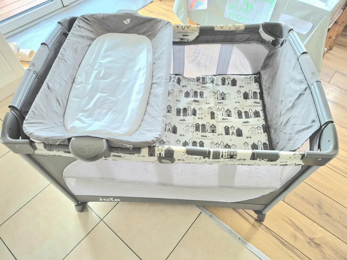 Travel Cot with Moses and Changing Accessories