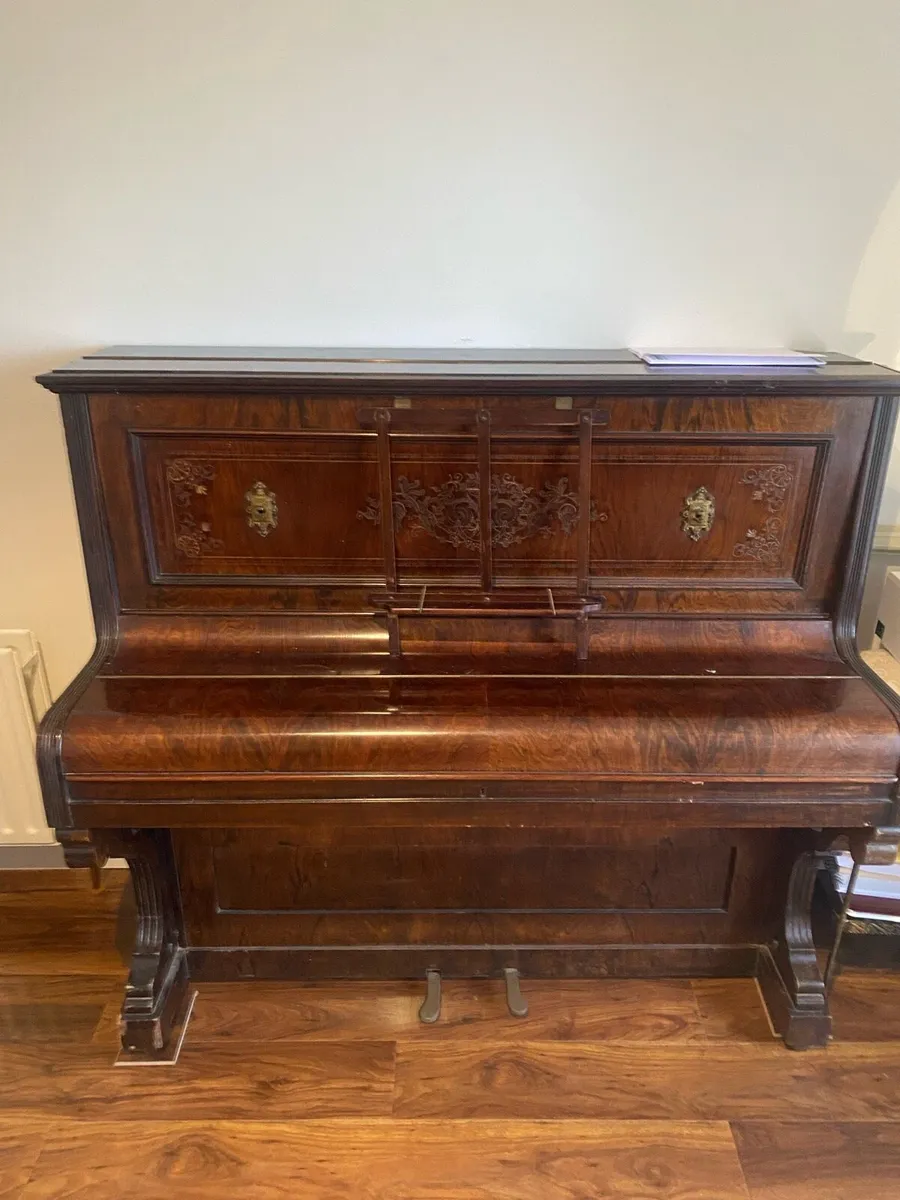 Vintage Piano - Image 4