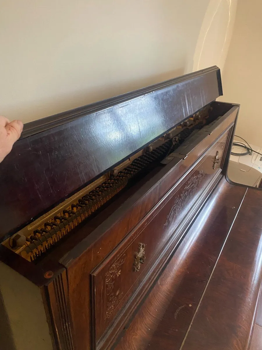 Vintage Piano - Image 3