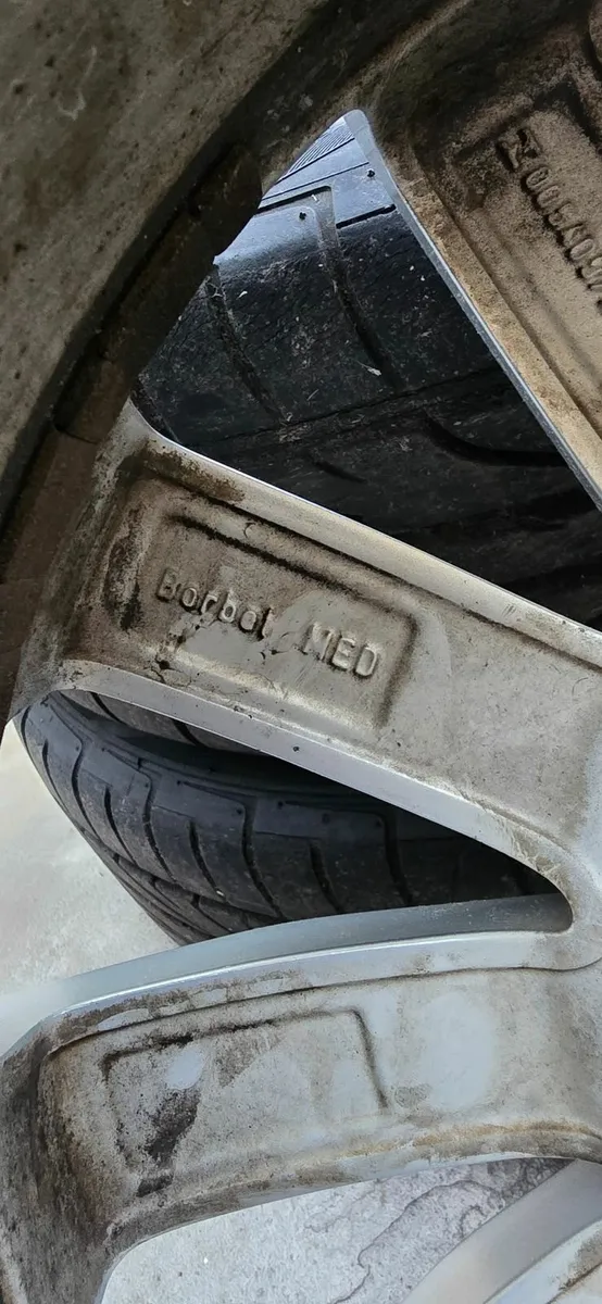 Genuine VW 17" Alloys & Tyres - Image 2