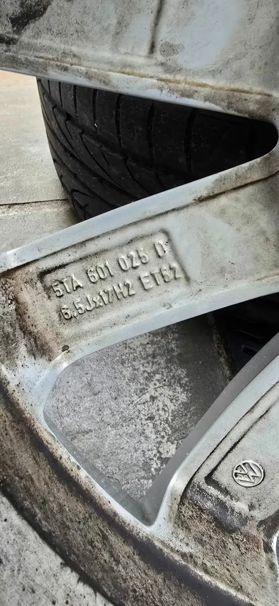 Genuine VW 17" Alloys & Tyres - Image 3