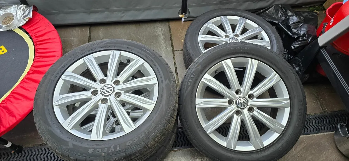 Genuine VW 17" Alloys & Tyres - Image 1