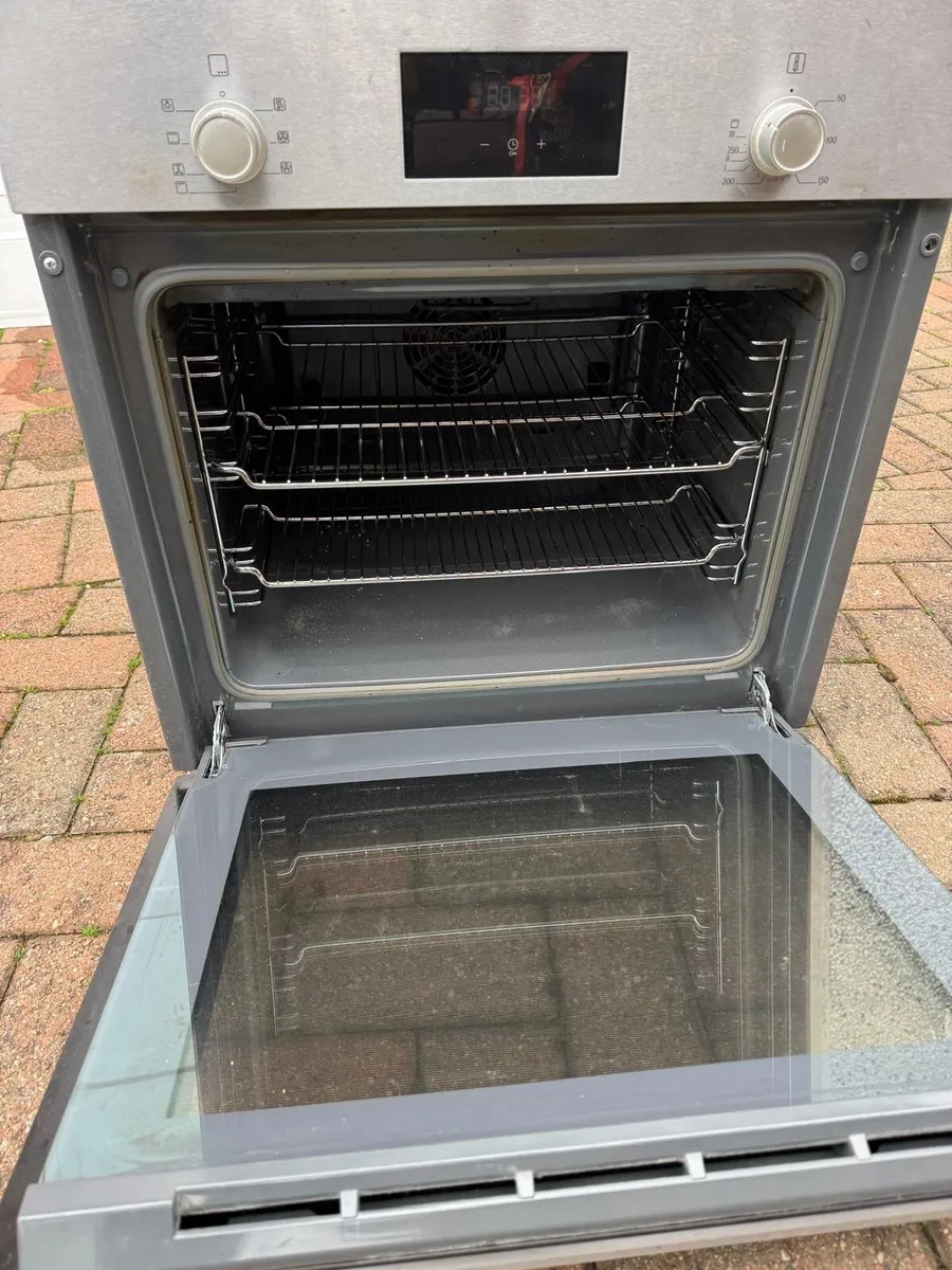 Dishwasher, Single Oven and Hob - Image 4