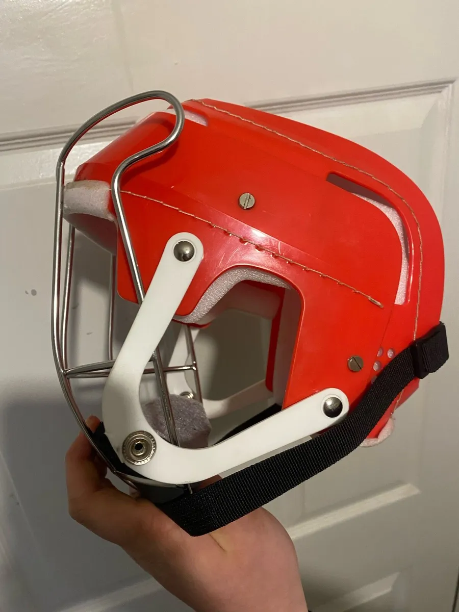 Hurling helmet - Image 3