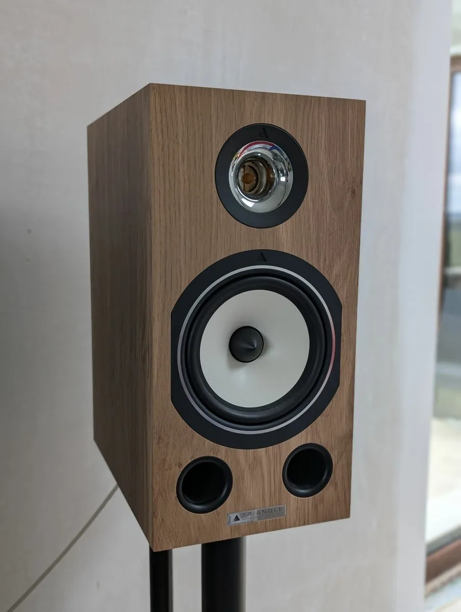 Triangle Esprit Comete EZ - High End bookshelf - Image 1