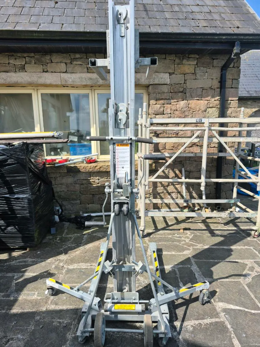 Summer 2416 material hoist - Image 3