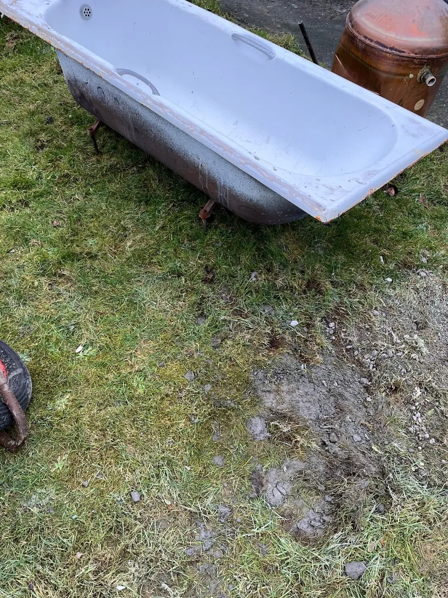 Cast iron bath - Image 2
