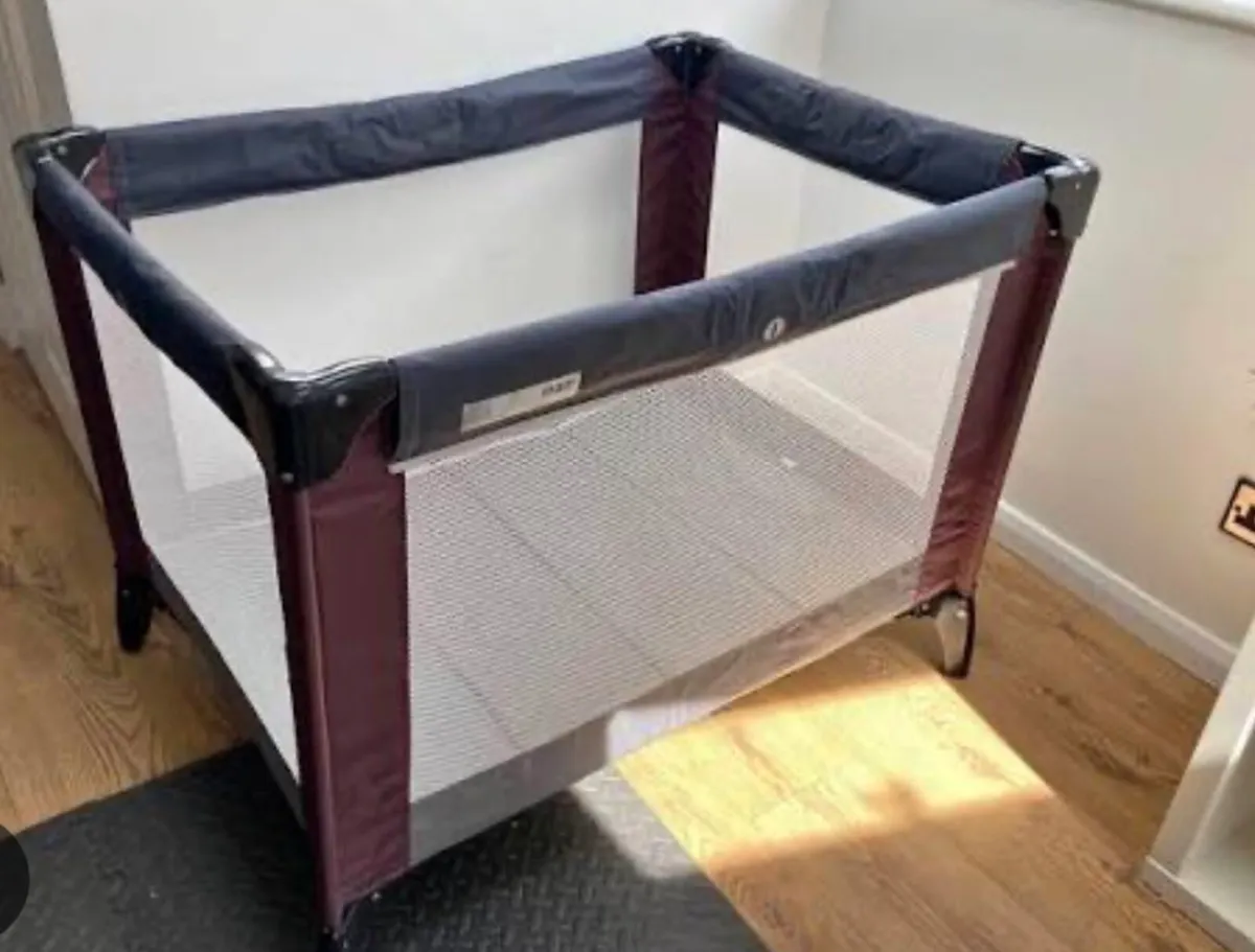 Travel cot - Image 3