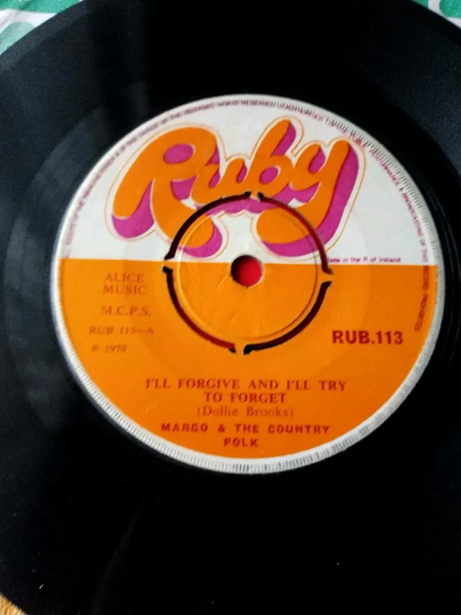 1970  MARGO 7 inch vinyl record - Image 1