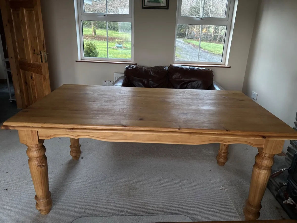 Pine farmhouse dining table - Image 1