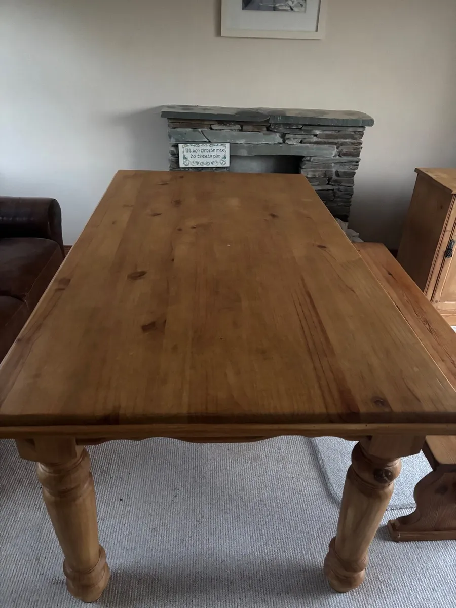 Pine farmhouse dining table - Image 2