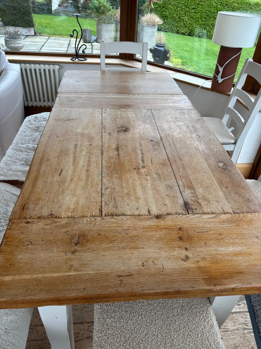 Oak dining table and chairs - Image 1