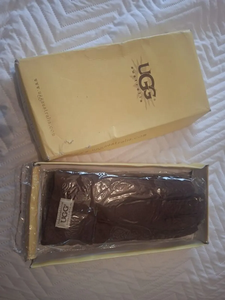 Imitation UGG Gloves - Image 4