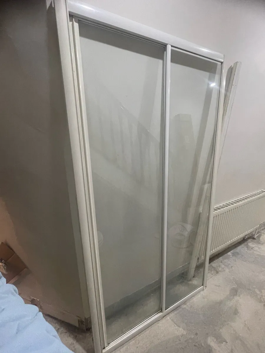 Shower screen and tray - Image 2