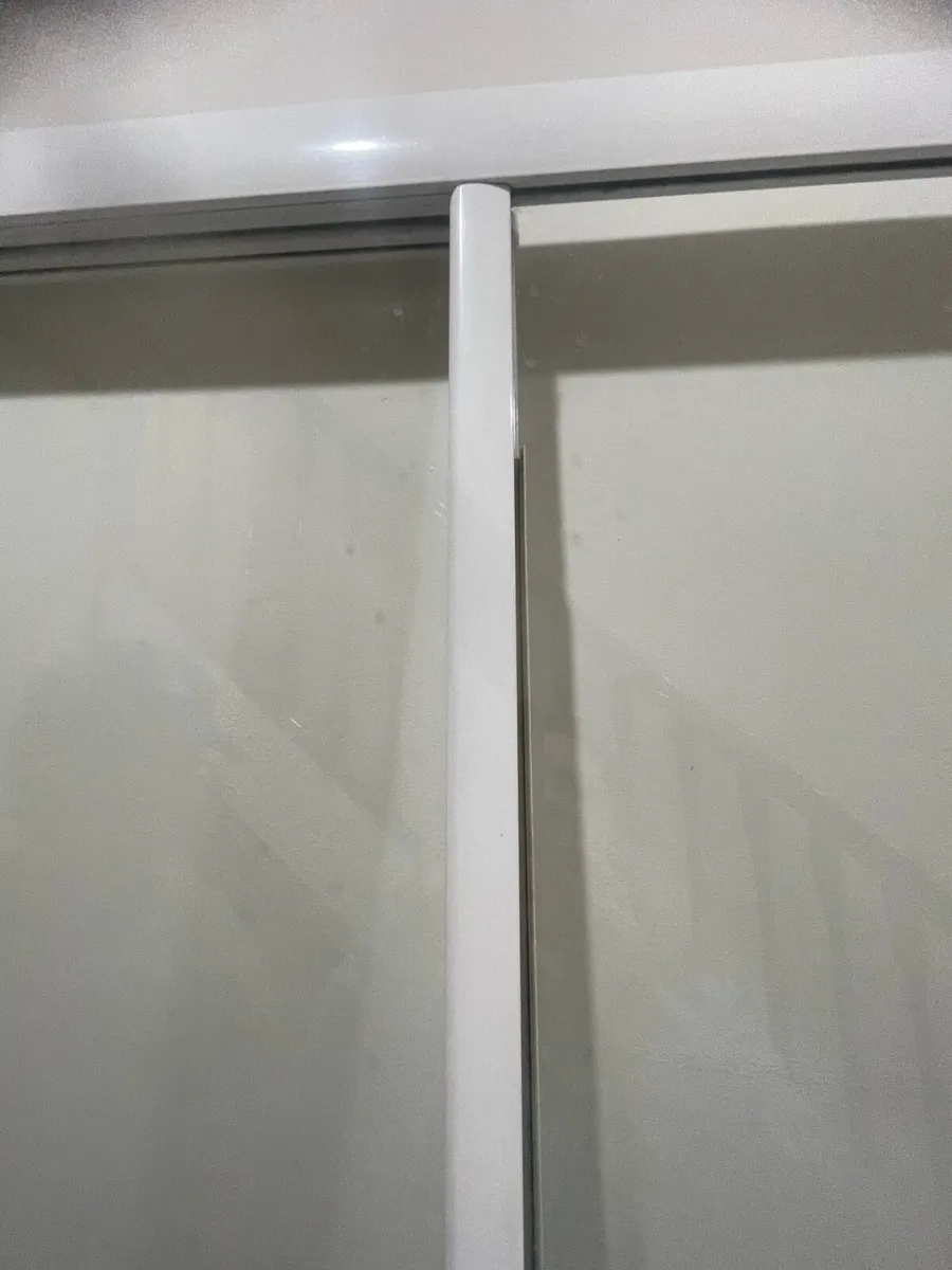 Shower screen and tray - Image 3