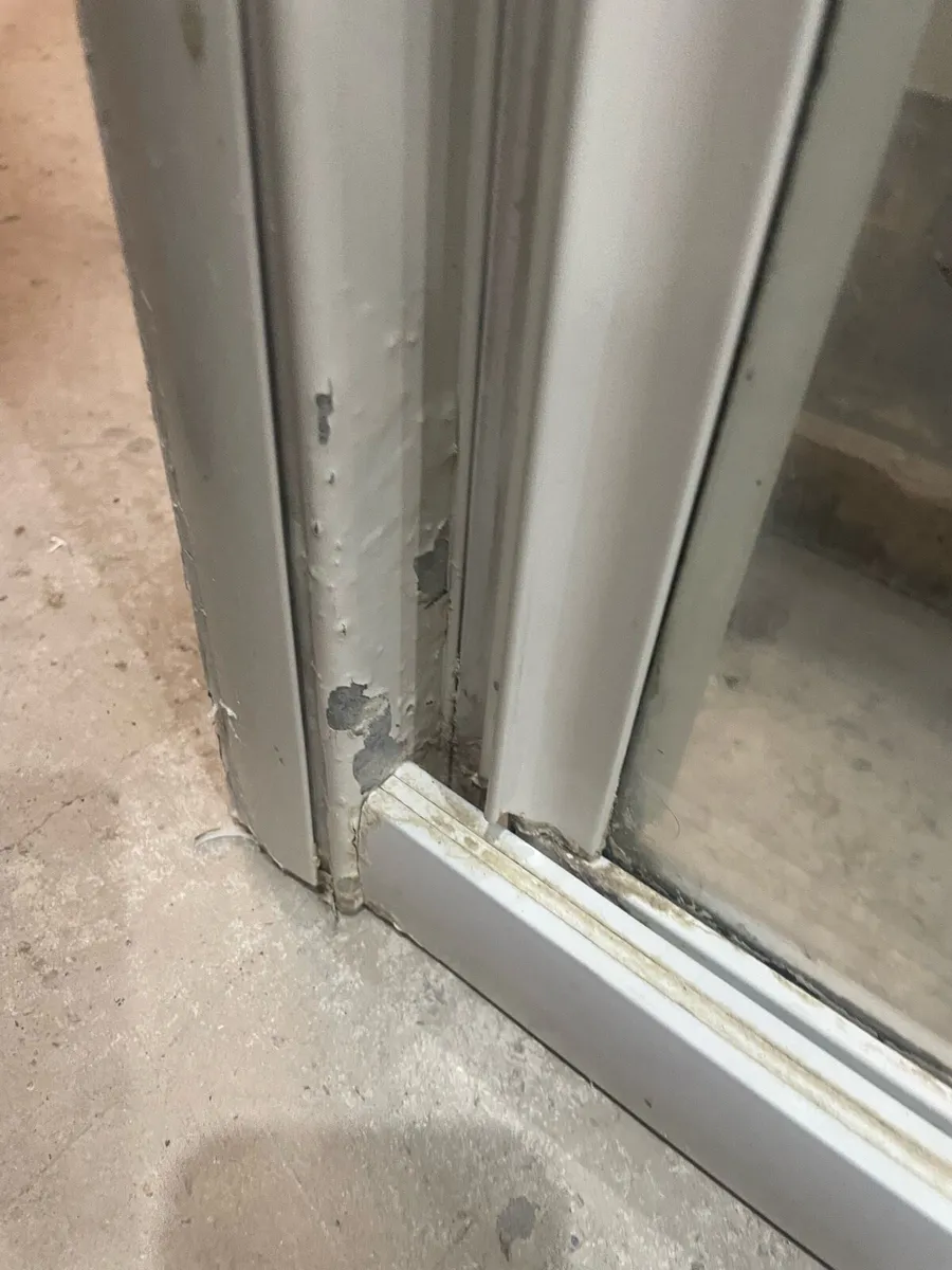 Shower screen and tray - Image 4