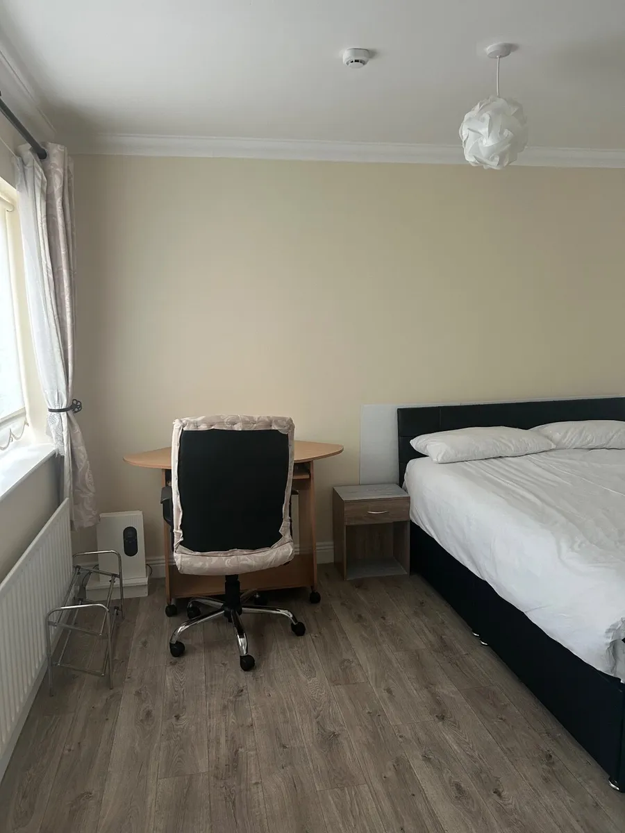 Room for rent - Image 4