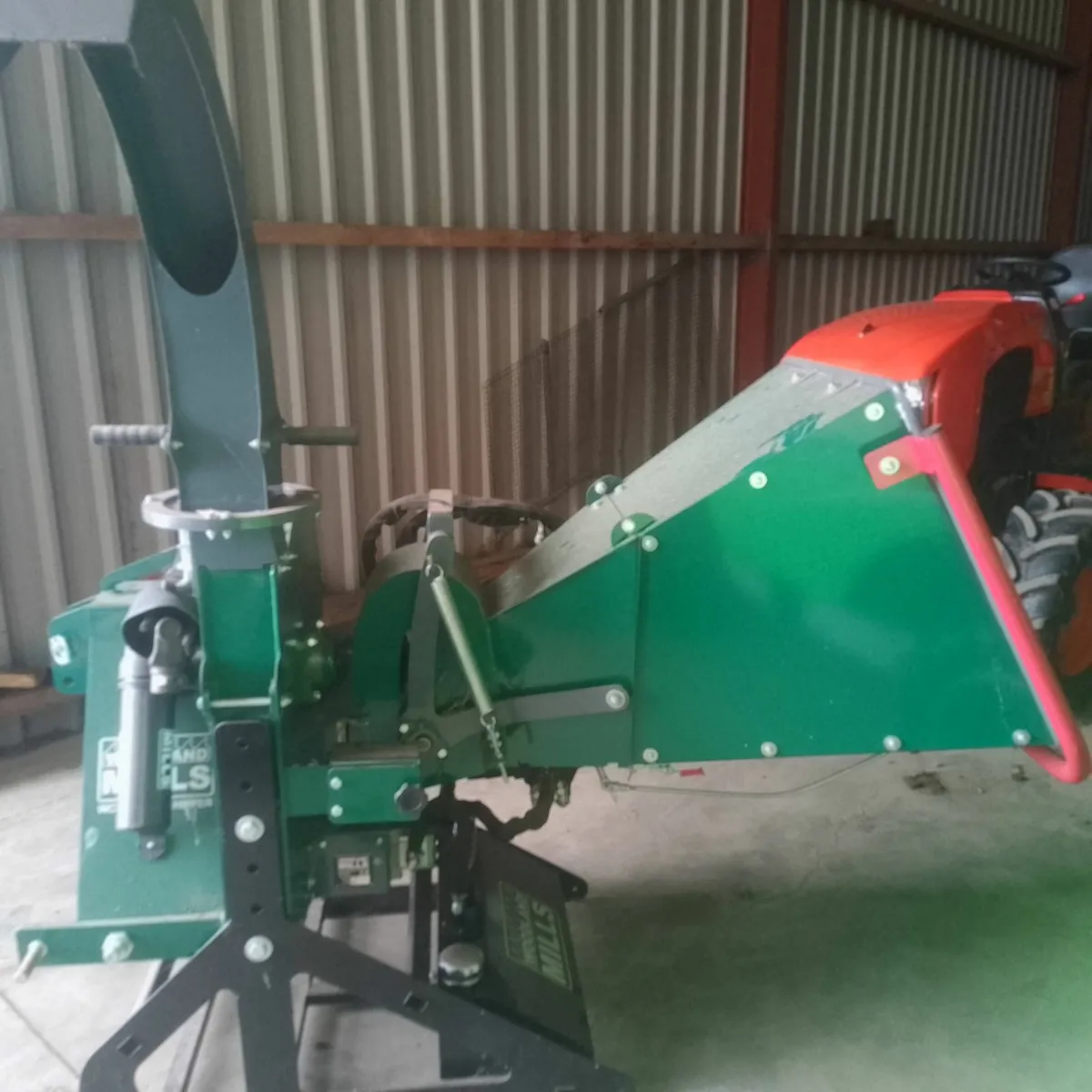 Wood chipper - Image 1