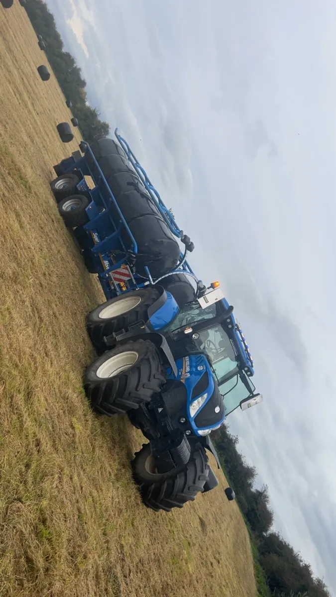 300 bales of silage - Image 1