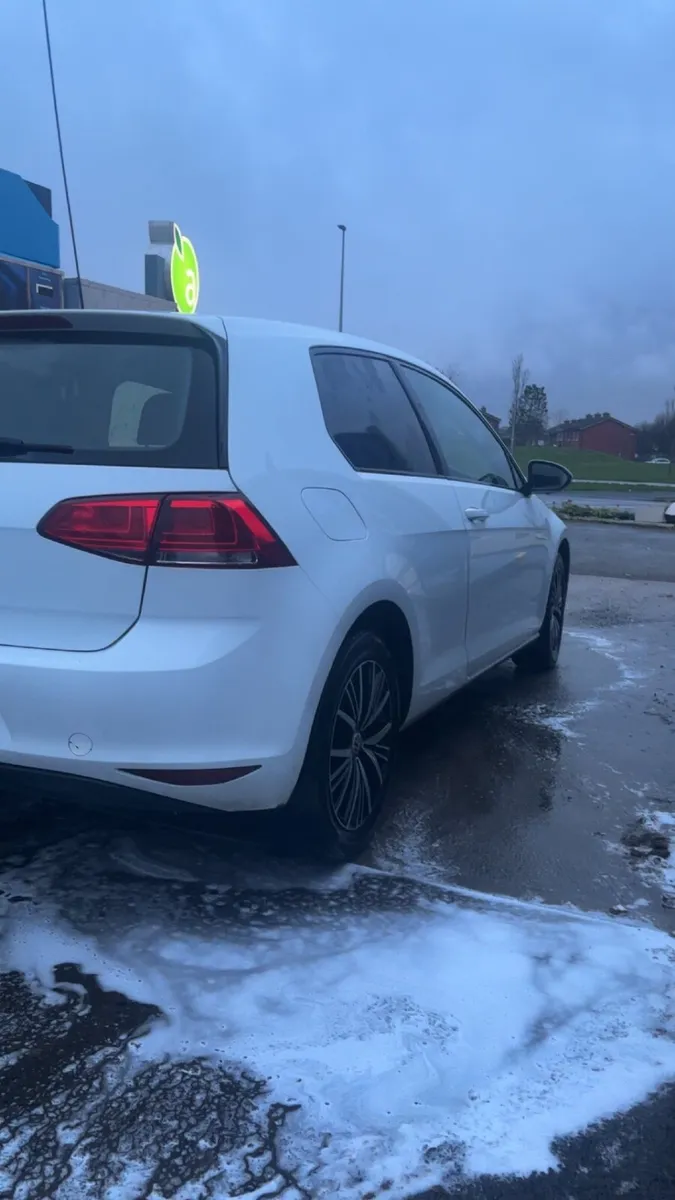 Volkswagen Golf 2015 - Image 1