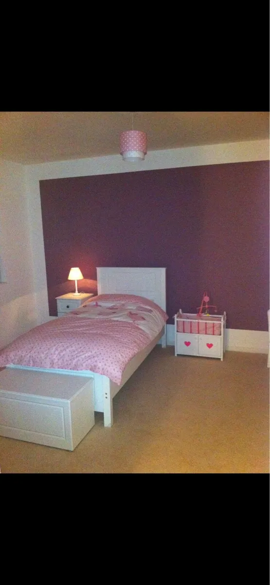 2 single beds, 1 blanket box - Image 1