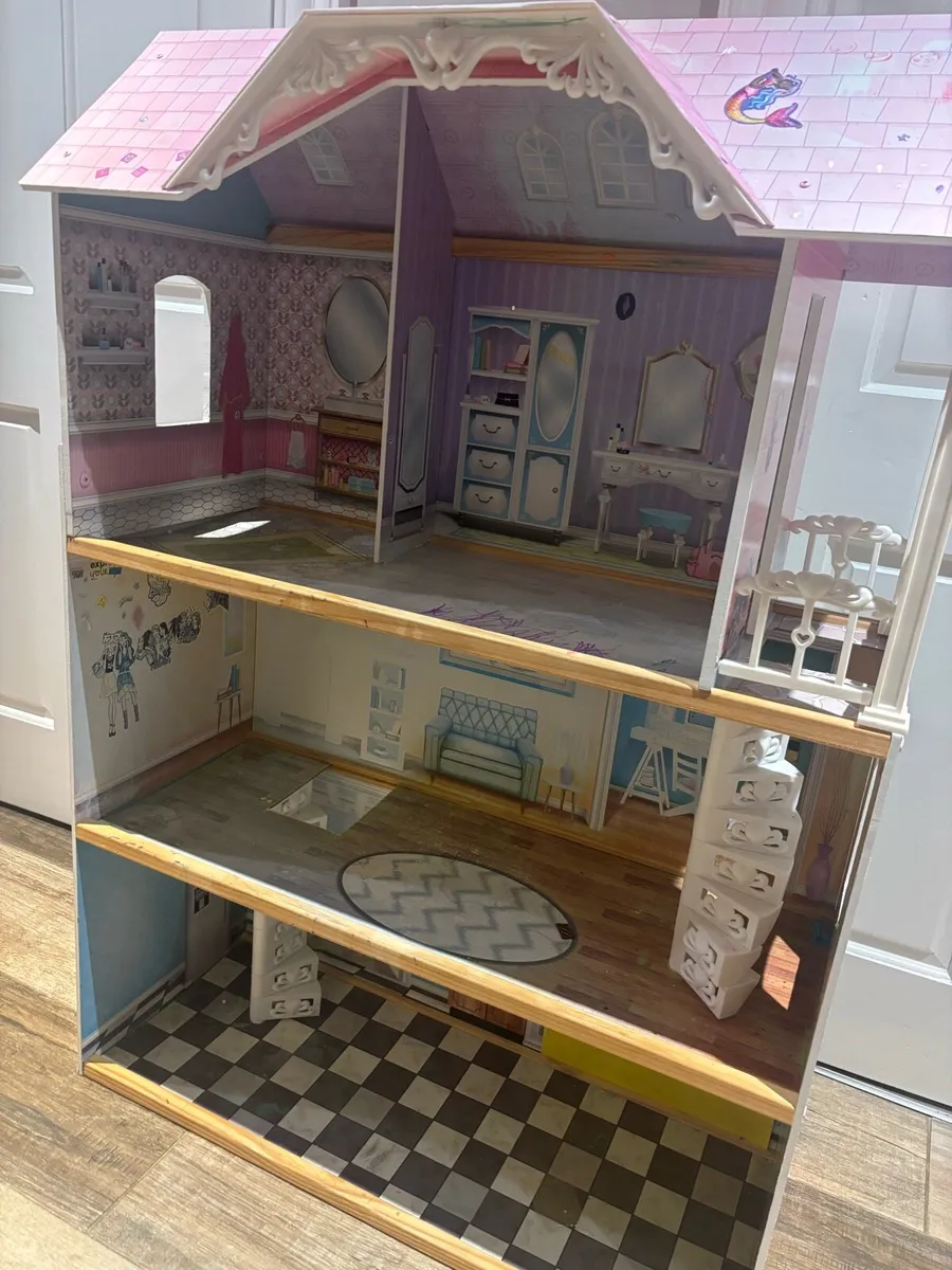 Dolls house - Image 1