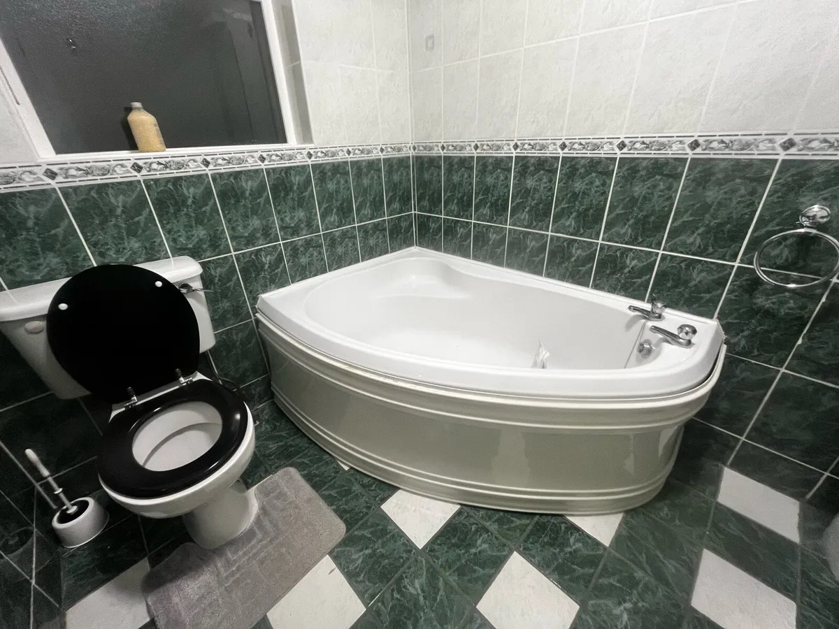 Corner bath - Image 1