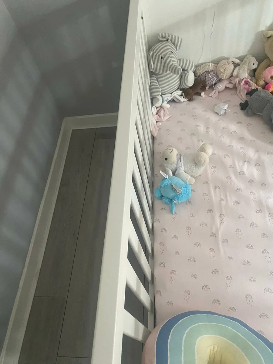 Mamma's and Pappa's Baby Cot Bed - Image 3