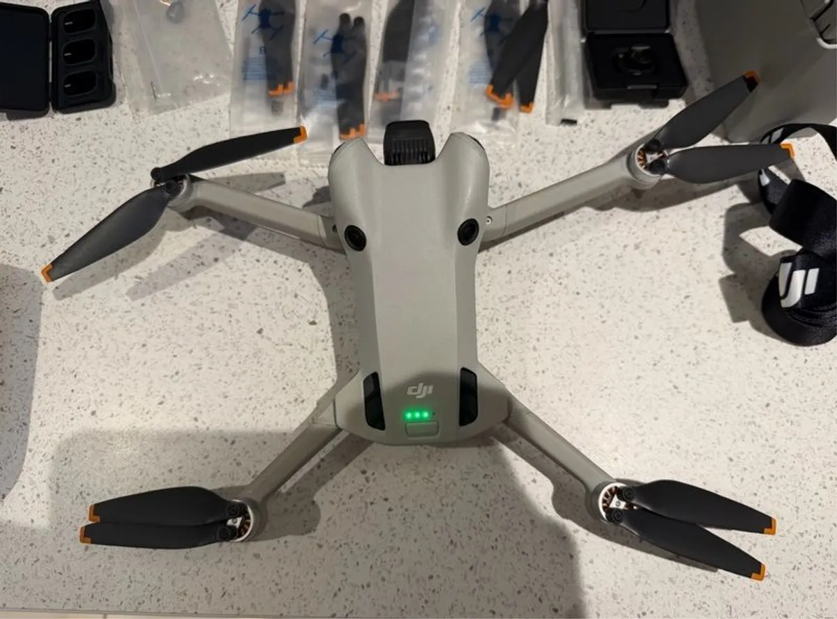 DJI mini 4 pro combo plus extras - Image 1