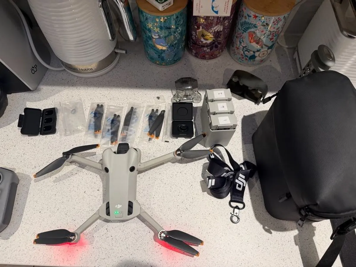 DJI mini 4 pro combo plus extras - Image 3