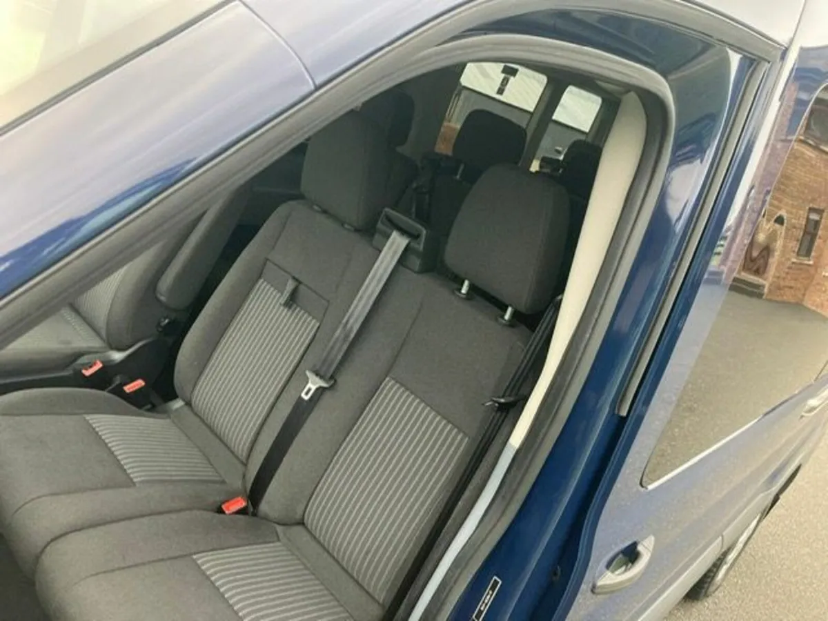 2018 FORD TRANSIT TREND **15 SEATS** - Image 2