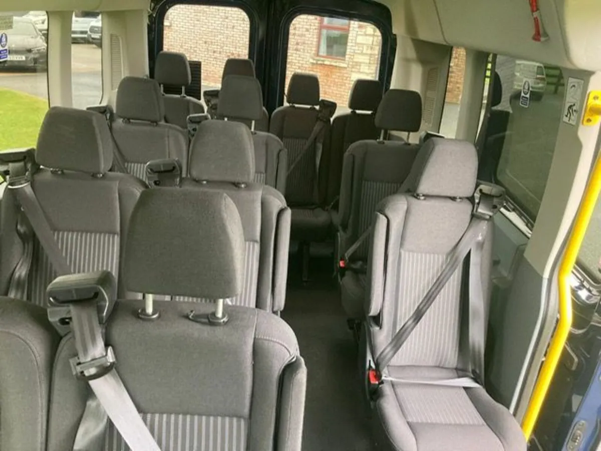 2018 FORD TRANSIT TREND **15 SEATS** - Image 4
