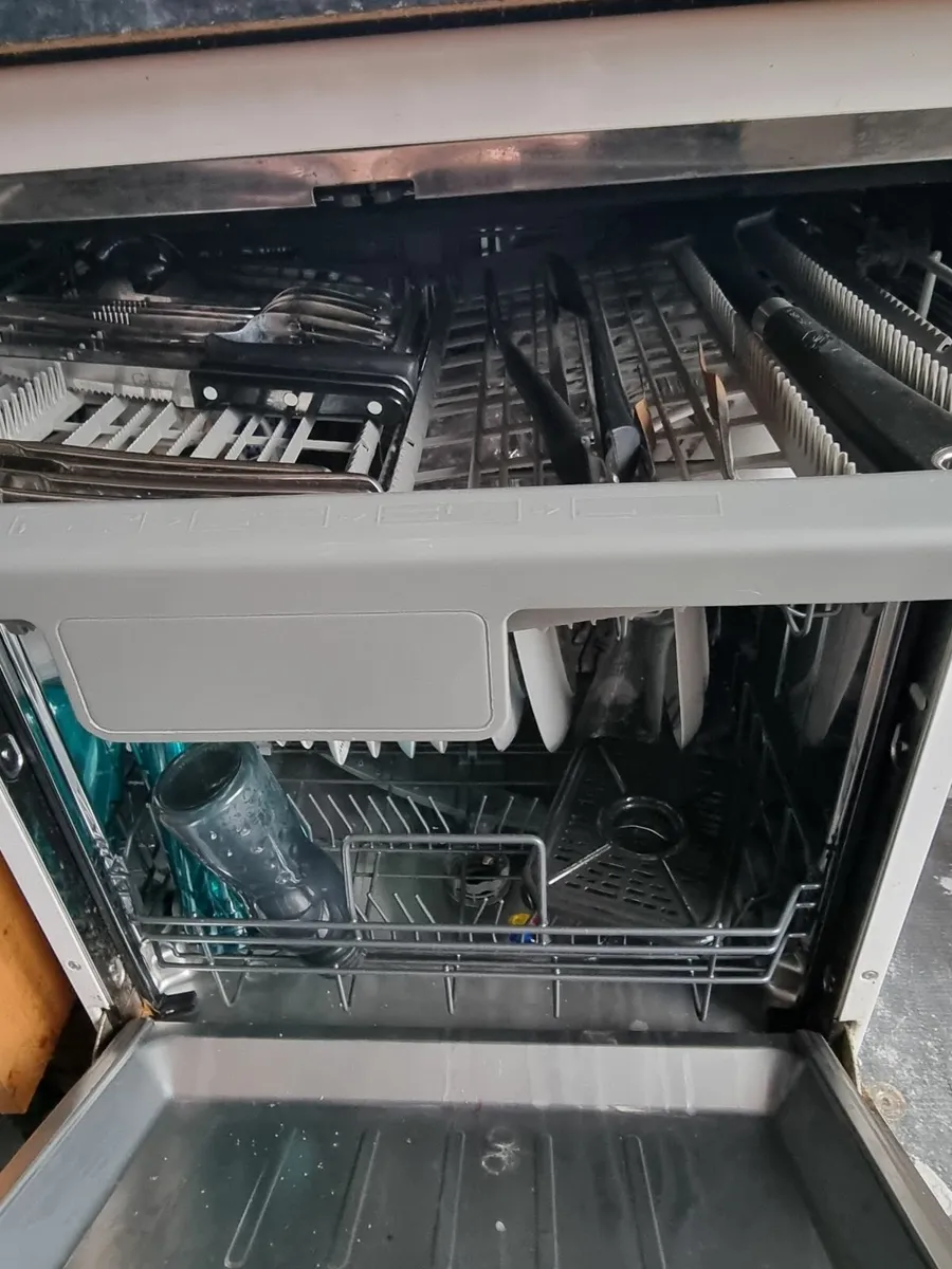 Hisense White Dishwasher - Image 2