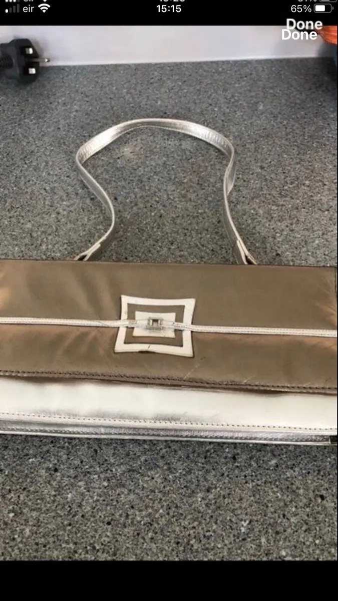 Ladies sliver bag €5 - Image 1