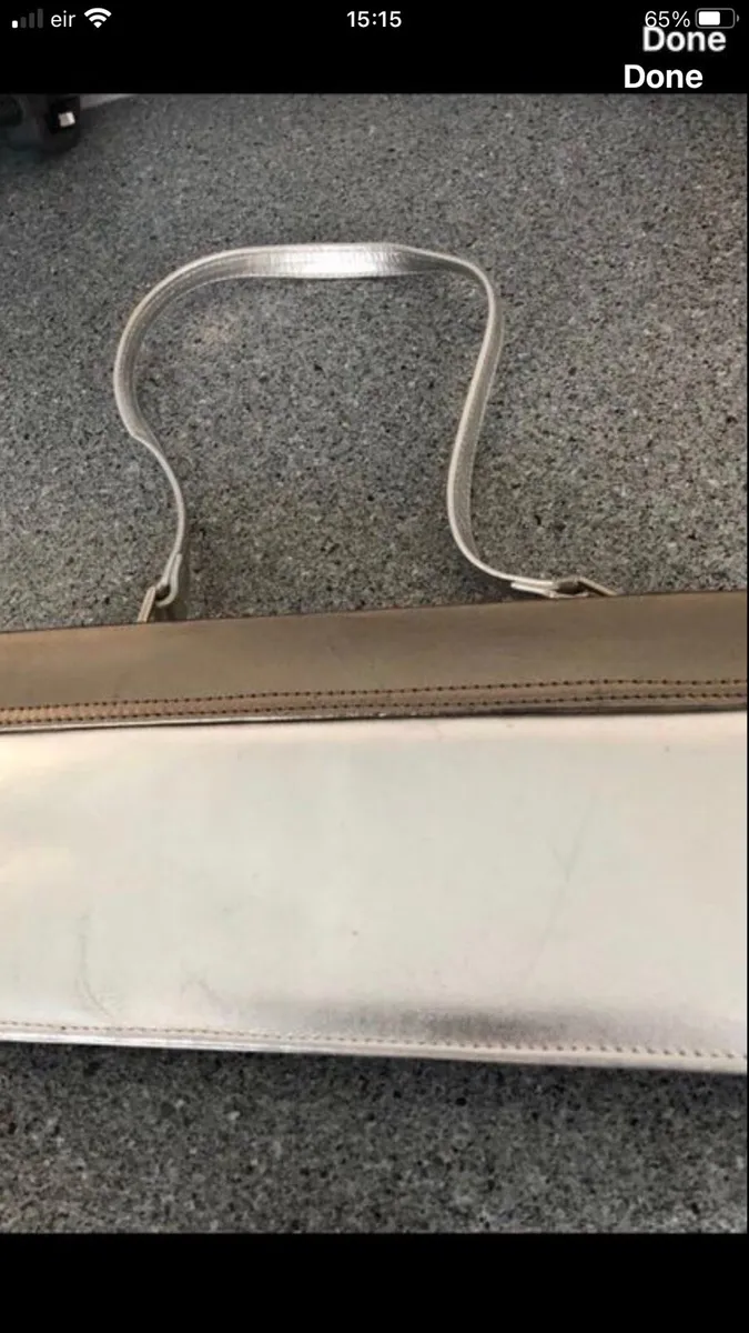 Ladies sliver bag €5 - Image 2