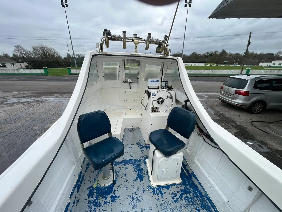 Fishing boat - Image 2