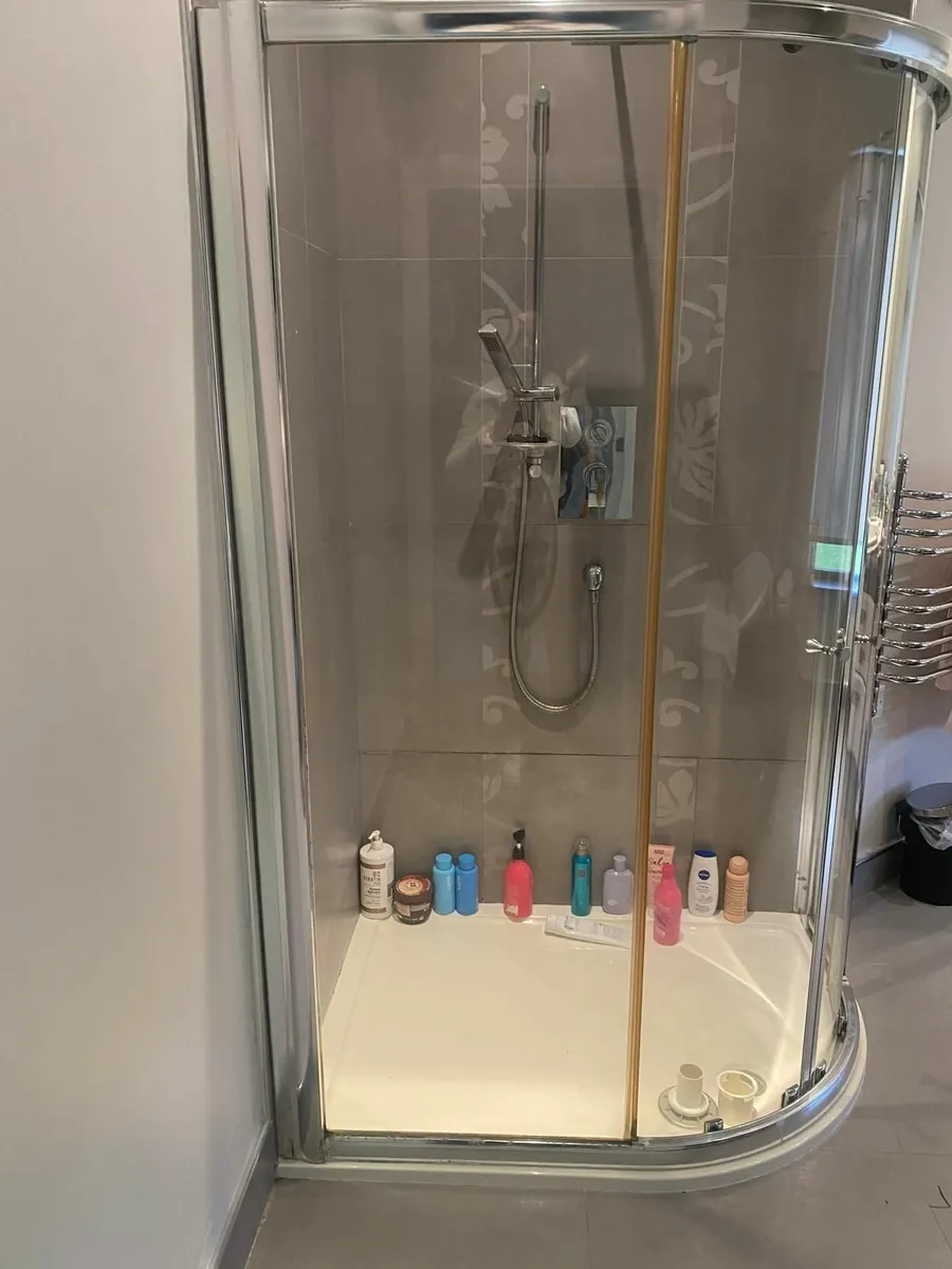 Shower door and tray 1200 x 900 Quadrant - Image 1