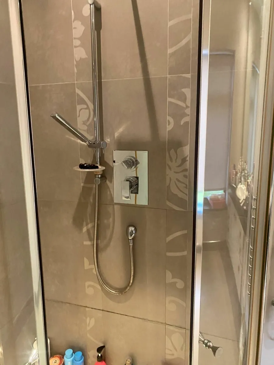 Shower door and tray 1200 x 900 Quadrant - Image 2