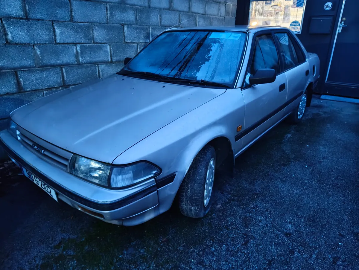 1990 TOYOTA CARINA II SALOON - Image 1