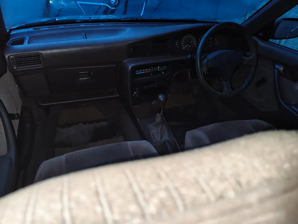 1990 TOYOTA CARINA II SALOON - Image 3