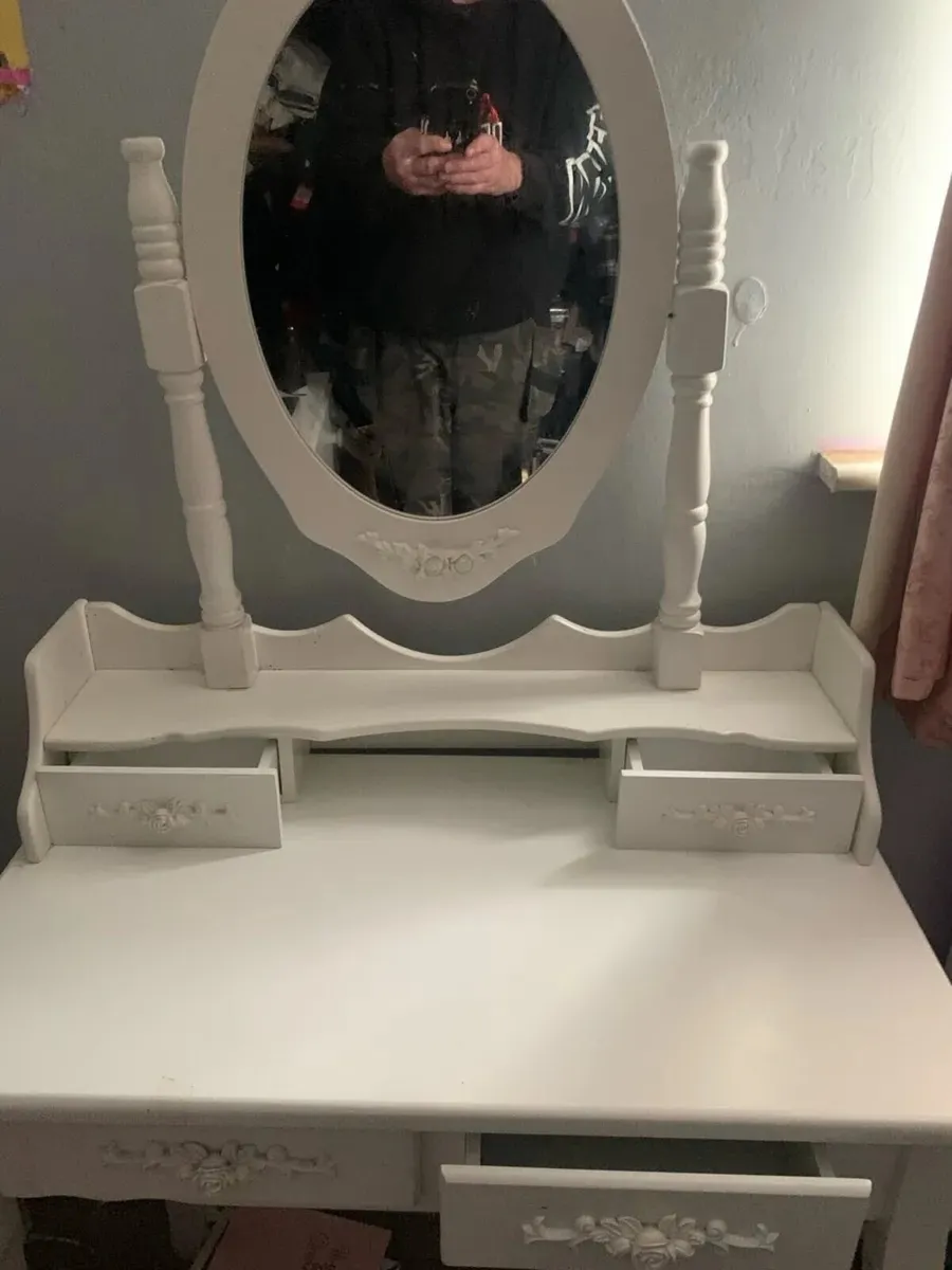 Make up table and stool - Image 1