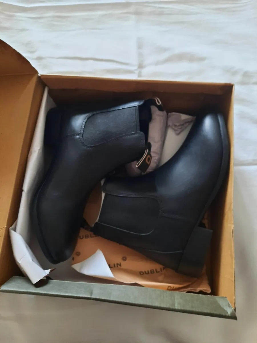 RIDING BOOTS - Image 1