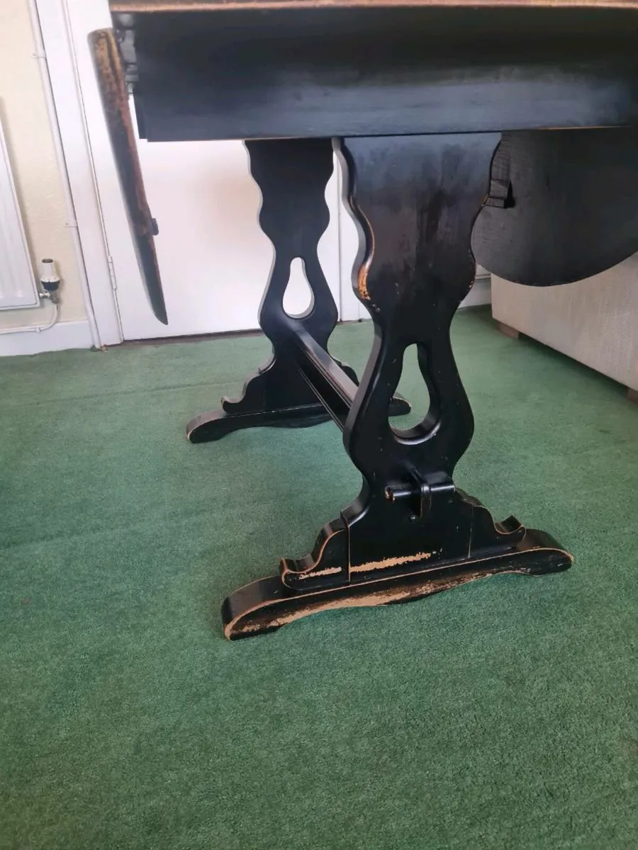 Antique Windsor style dining table and chairs - Image 4