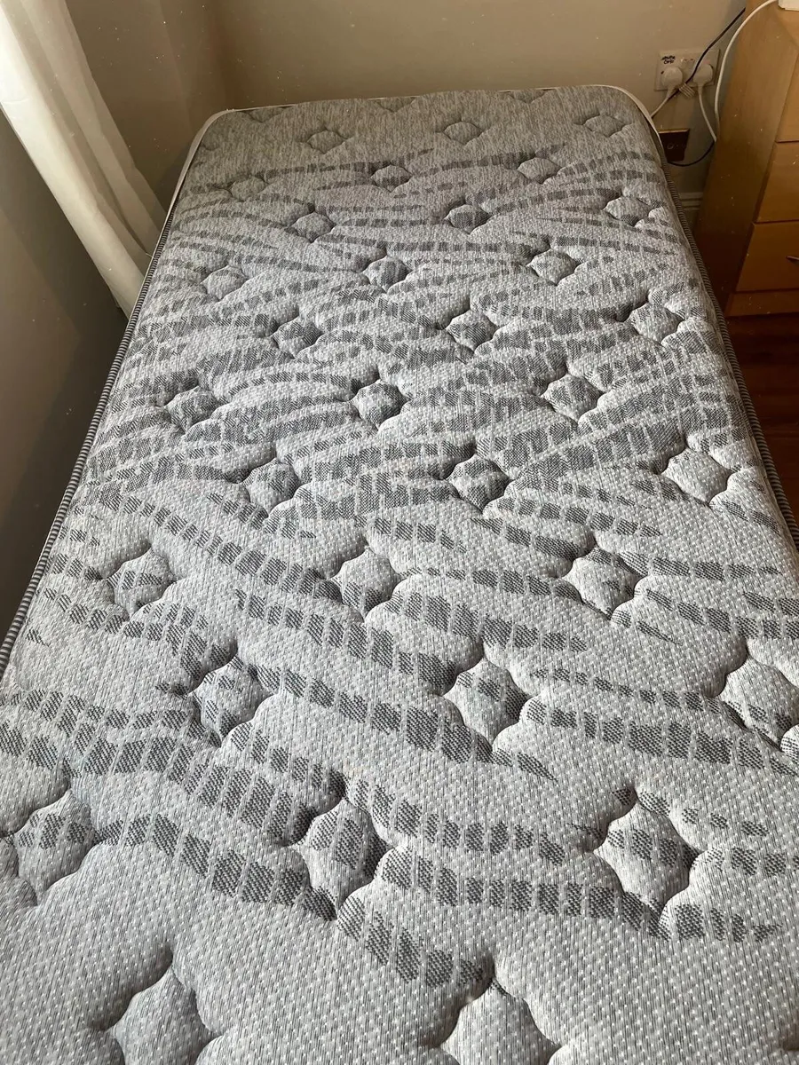 Single bed basis and mattress in great condition - Image 1