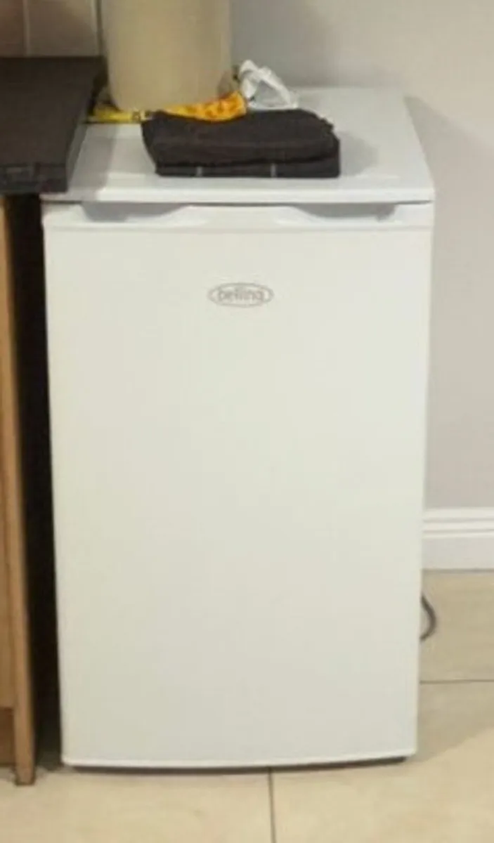 Fridge/Freezer like new - Image 1