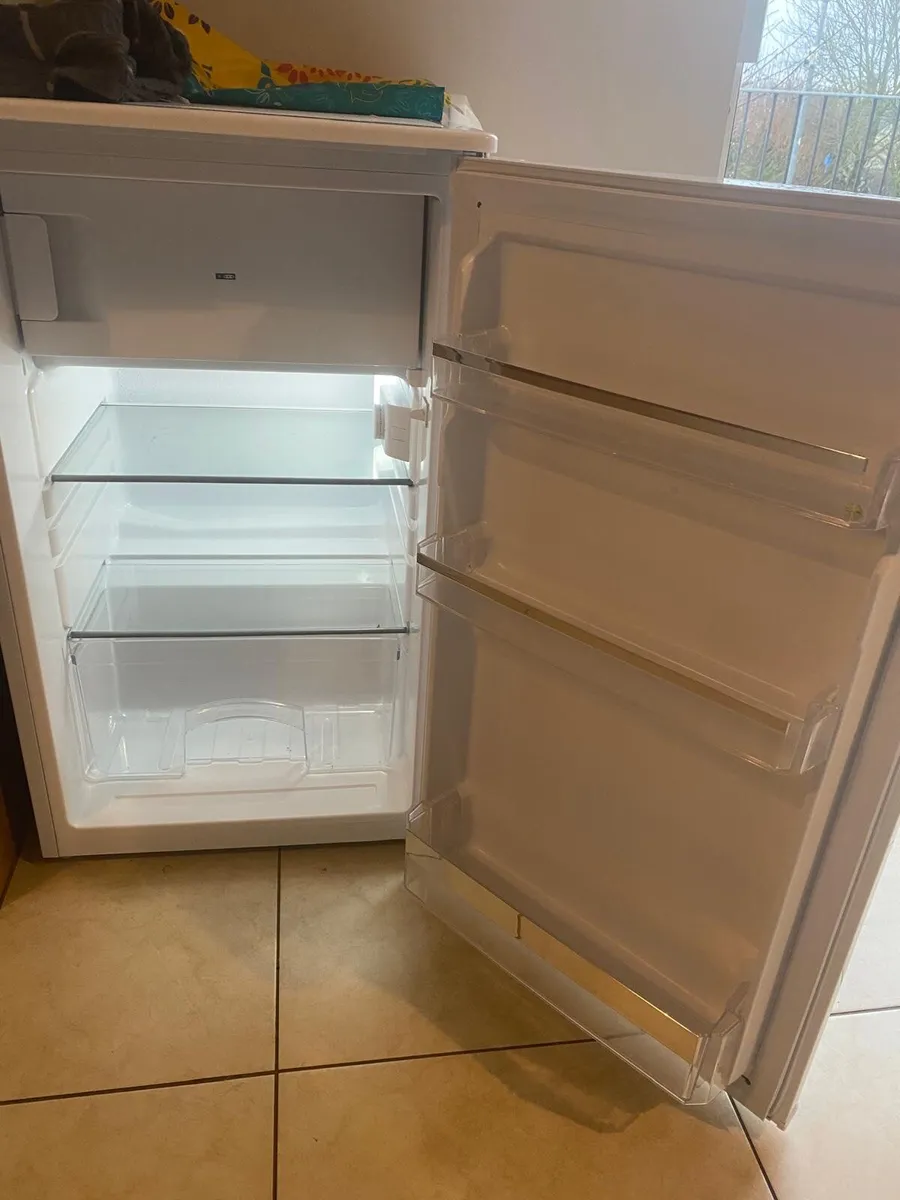 Fridge/Freezer like new - Image 2