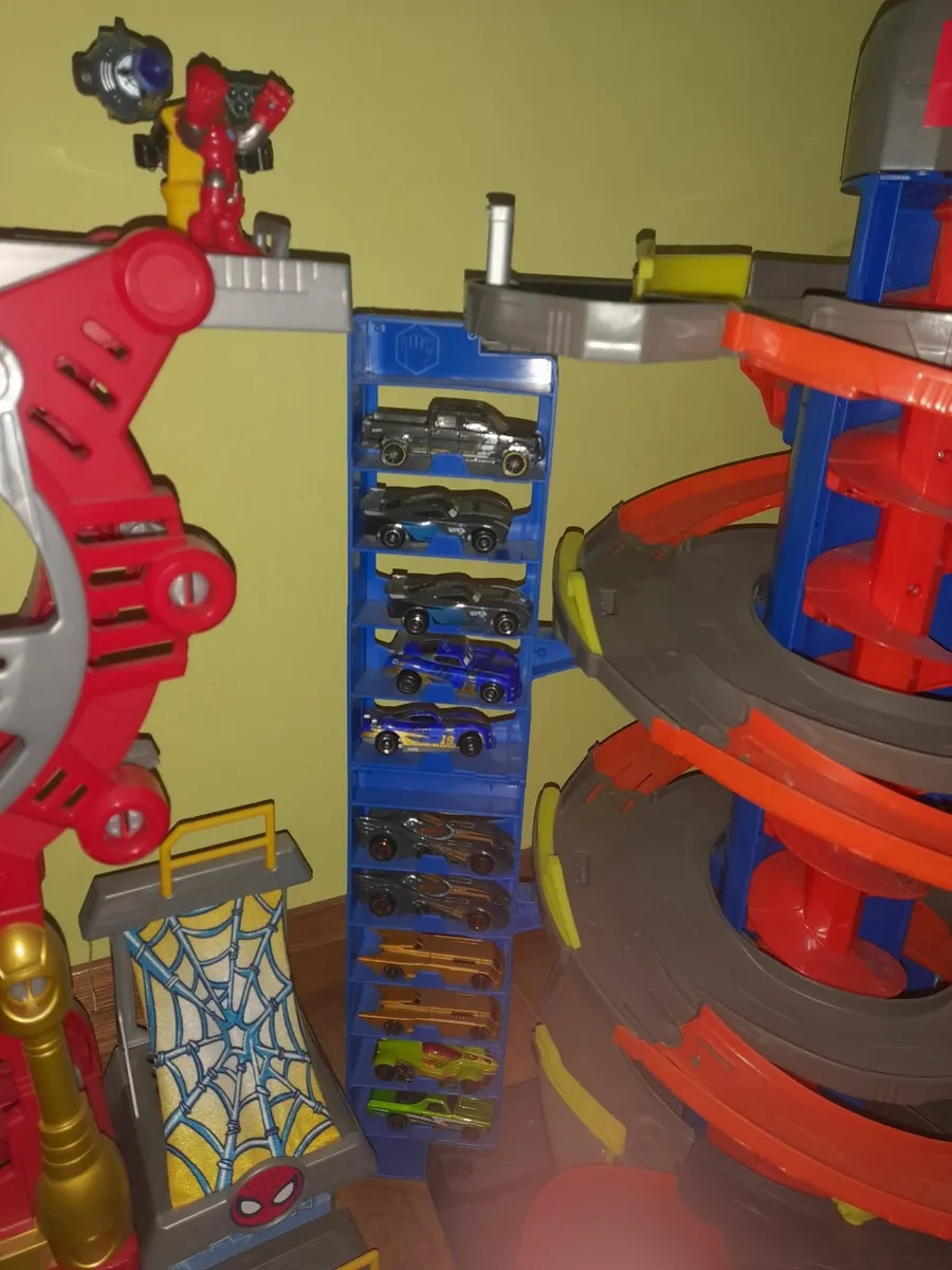 Toys batman iron man hot wheels PLEASE READ - Image 3