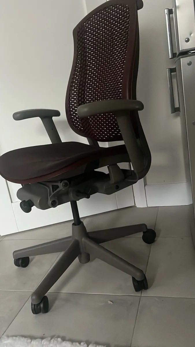 Herman Miller Celle Original-excellent condition - Image 1